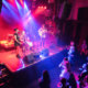 Eine Band spielt vor Publikum bei einem Event im Konzertsaal Knust in Hamburg