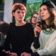 Professionelle Eventfotografie von den Zuschauern aus dem Publikum, die bei einer Greenpeace Veranstaltung in Hamburg diskutieren